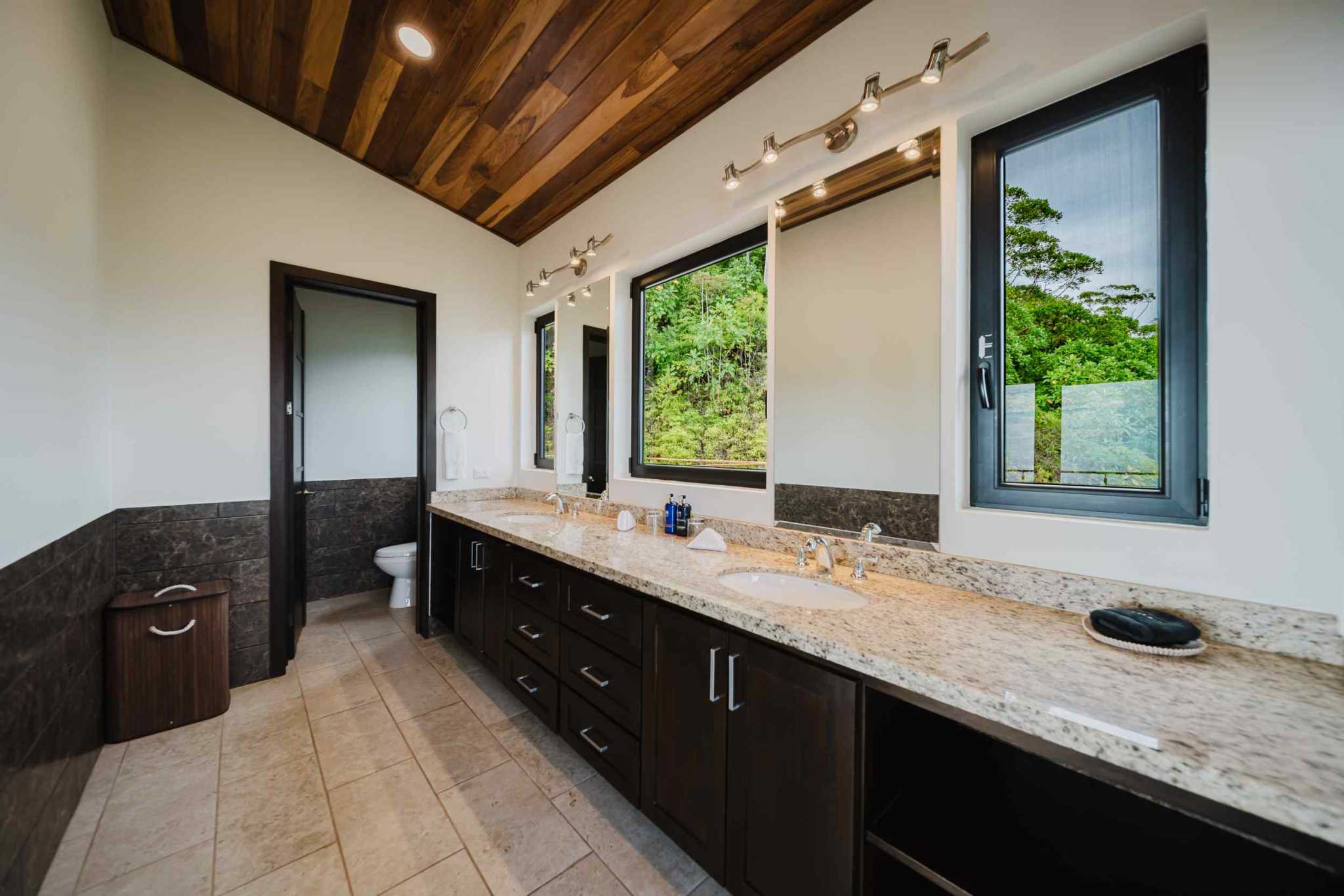 63576-18 Luxury 5-Bedroom Estate with Ocean Views & Infinity Pool in Lagunas Costa Rica