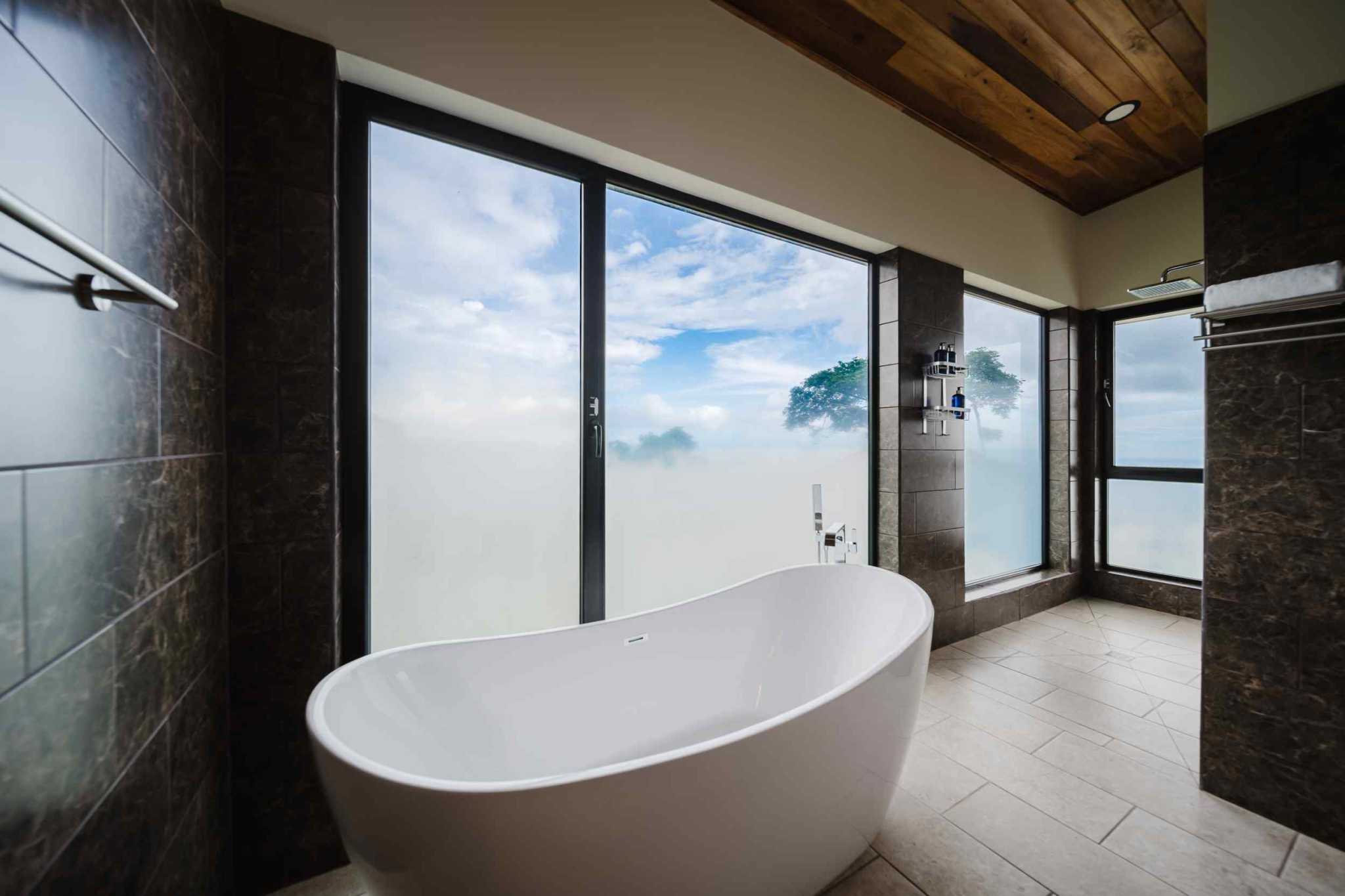 63576-19 Luxury 5-Bedroom Estate with Ocean Views & Infinity Pool in Lagunas Costa Rica