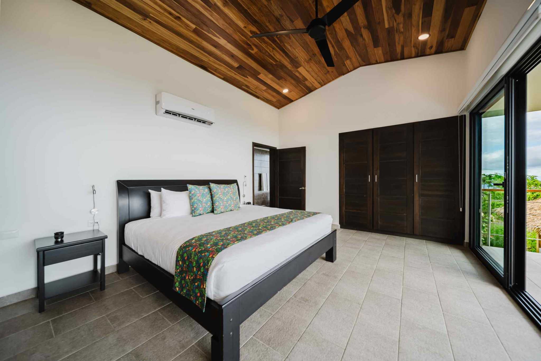 63576-16 Luxury 5-Bedroom Estate with Ocean Views & Infinity Pool in Lagunas Costa Rica