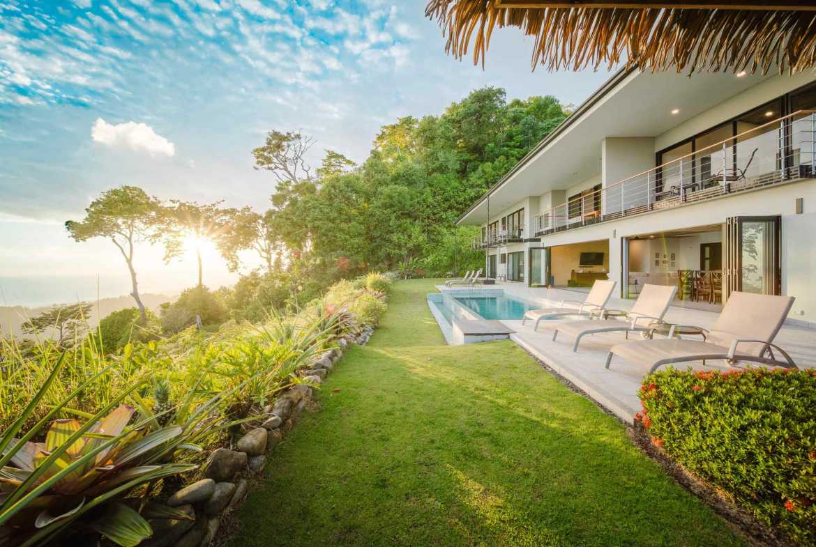 Luxury 5-Bedroom Estate with Ocean Views & Infinity Pool in Lagunas Costa Rica