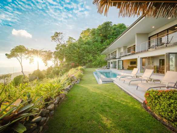 Luxury 5-Bedroom Estate with Ocean Views & Infinity Pool in Lagunas Costa Rica