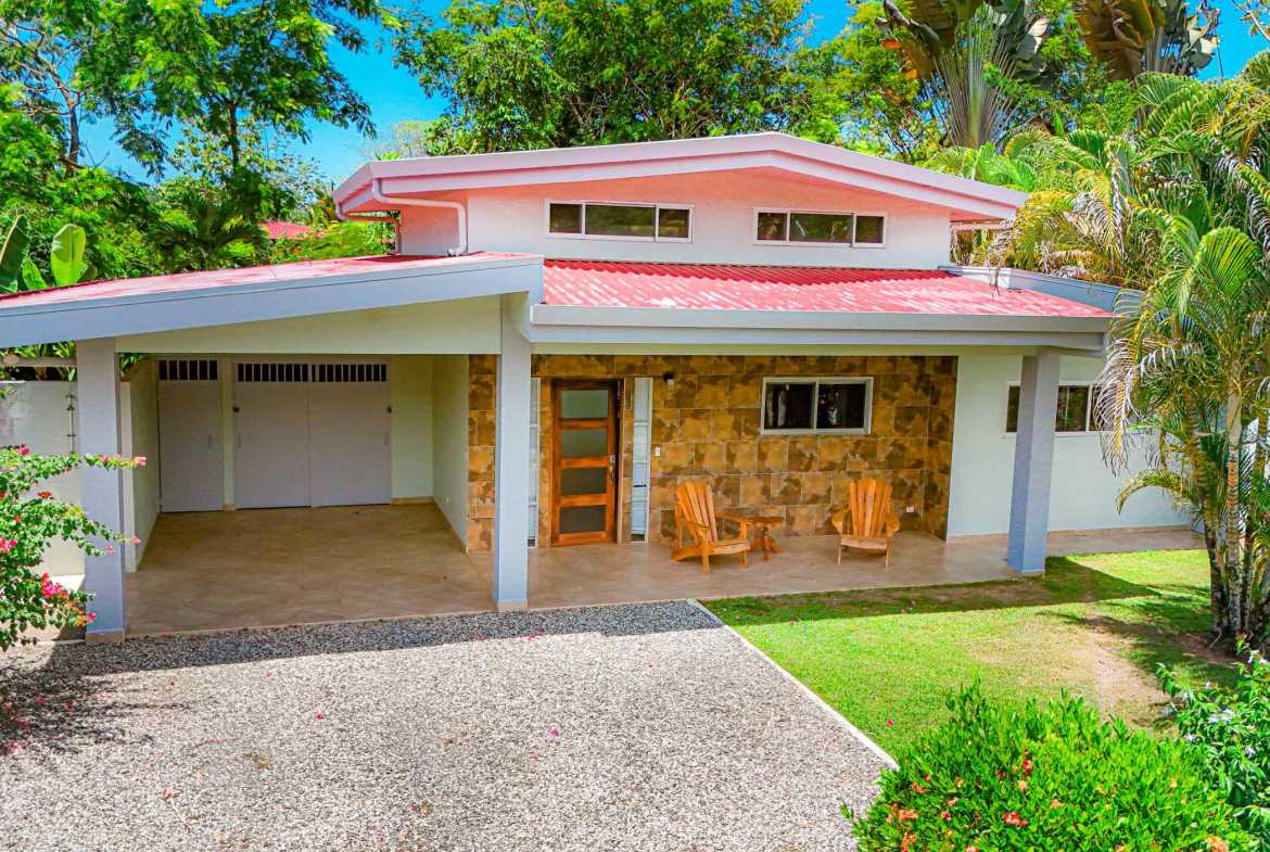 3-Bedroom Home with Pool & Walk-to-Beach, photo 7 of 24