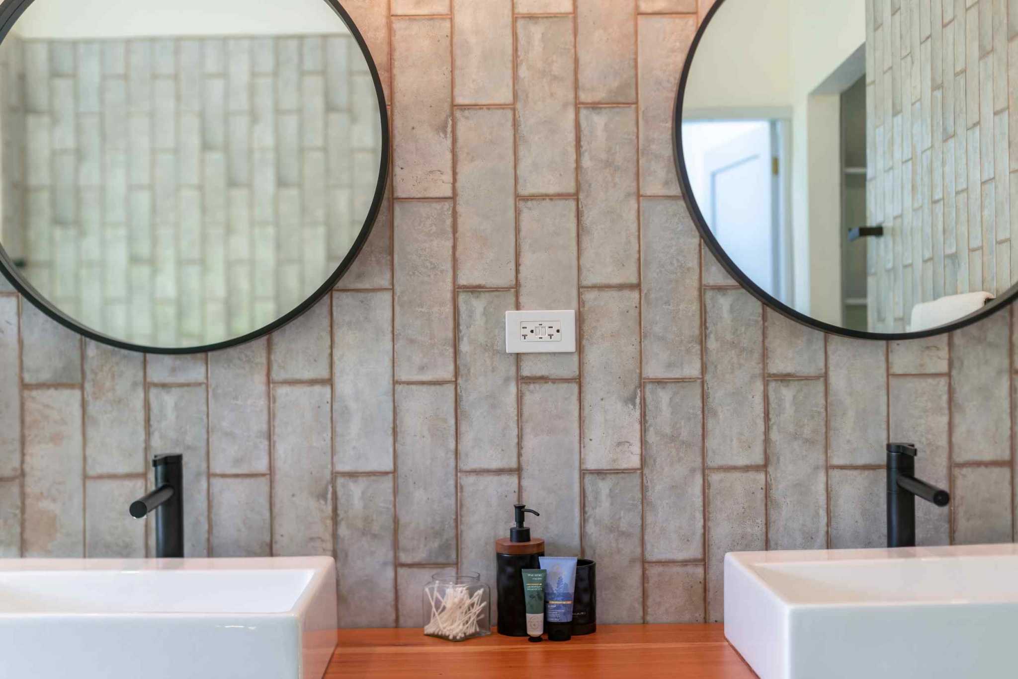 Stunning 3-Bedroom Modern Home with Creek & Mountain Views in Dominical Costa Rica