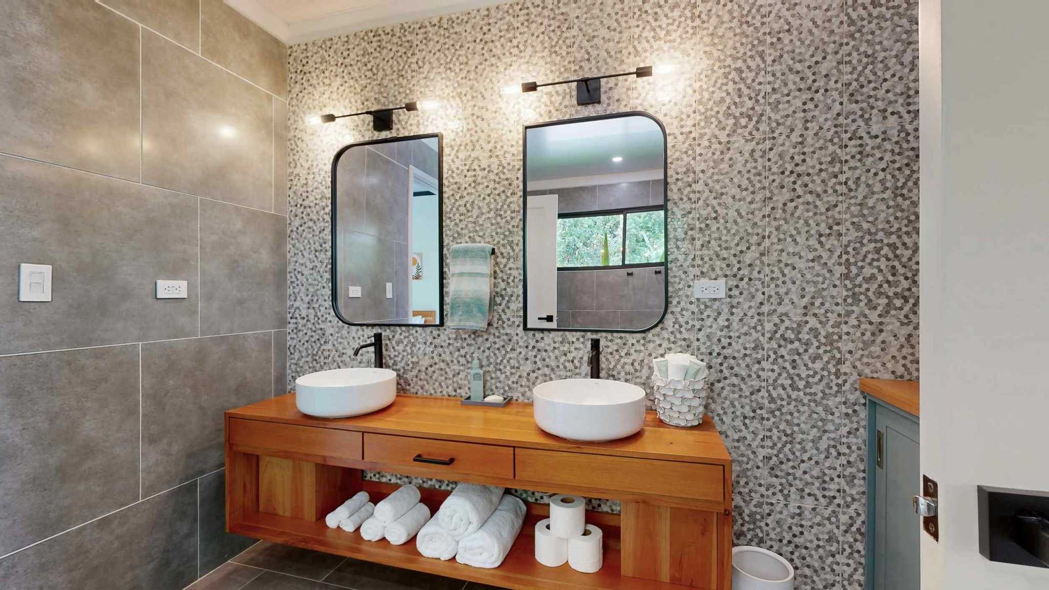 Stunning 3-Bedroom Modern Home with Creek & Mountain Views in Dominical Costa Rica