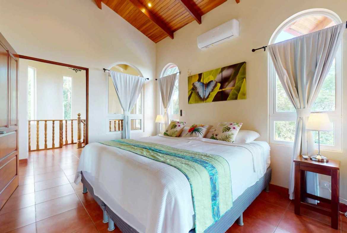 4-Bedroom Estate with Ocean & Mountain Views & Pool, photo 23 of 24