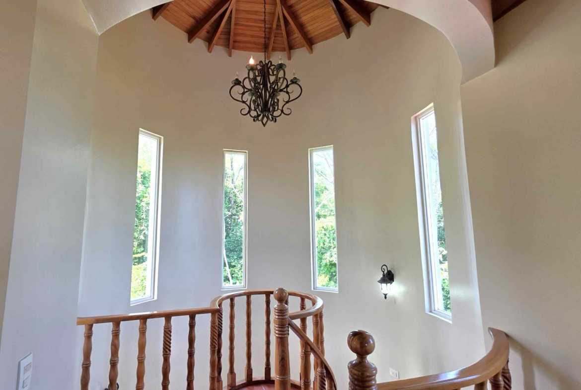 4-Bedroom Estate with Ocean & Mountain Views & Pool, photo 21 of 24