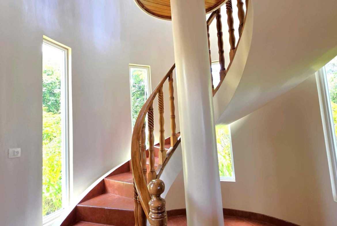 4-Bedroom Estate with Ocean & Mountain Views & Pool, photo 20 of 24
