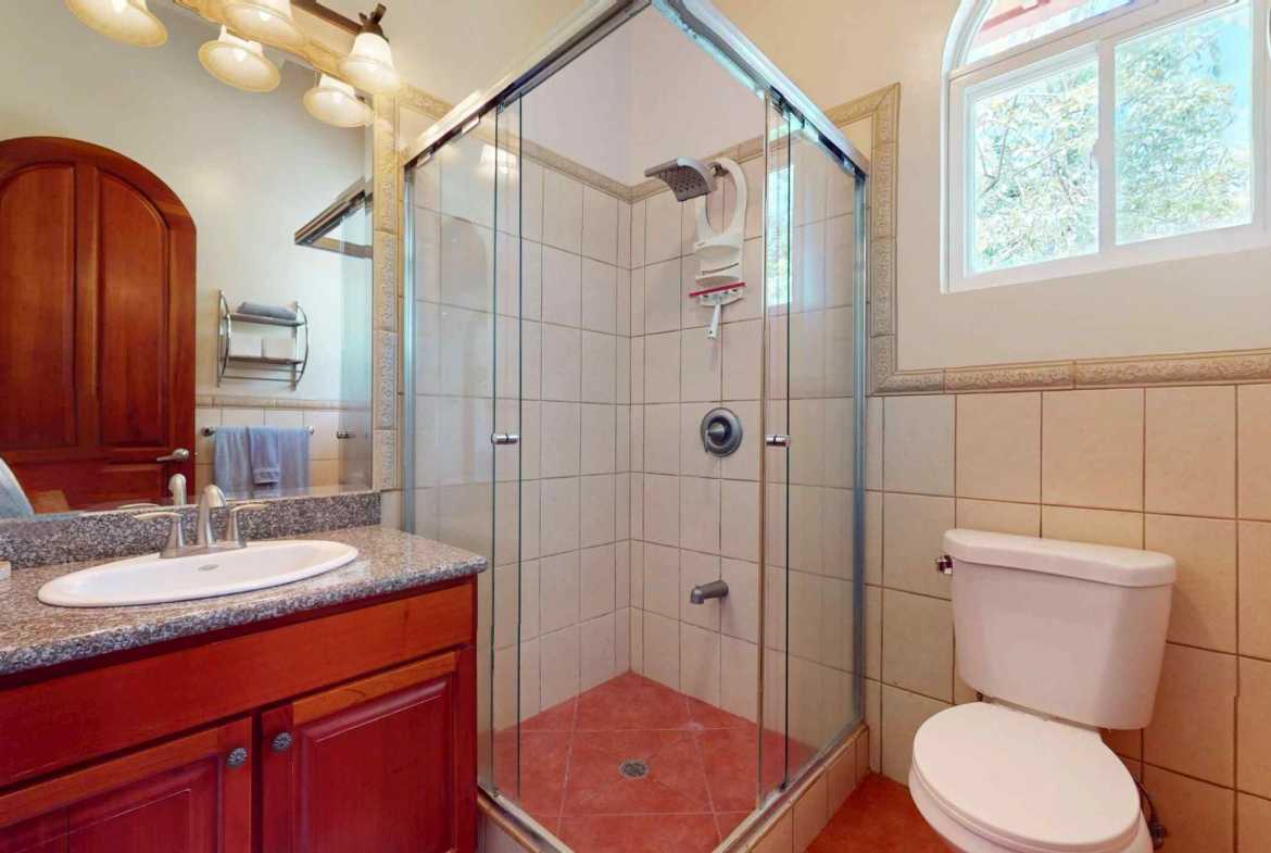 4-Bedroom Estate with Ocean & Mountain Views & Pool, photo 17 of 24