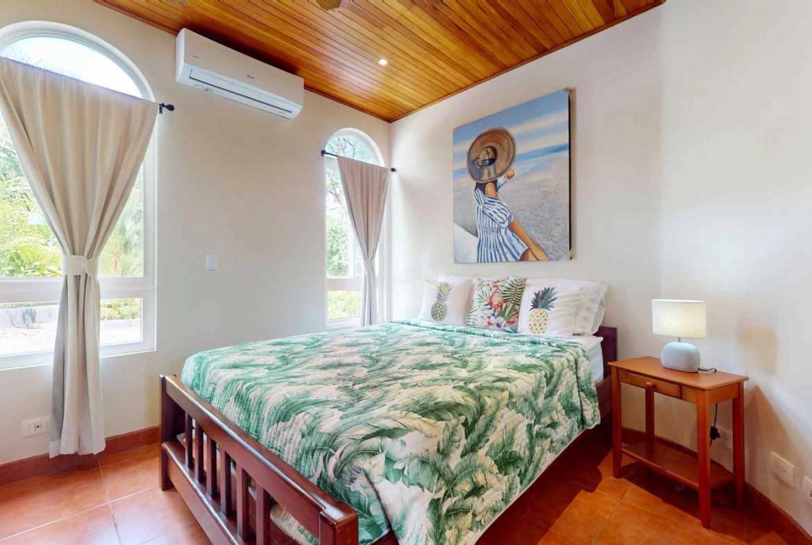 4-Bedroom Estate with Ocean & Mountain Views & Pool, photo 16 of 24