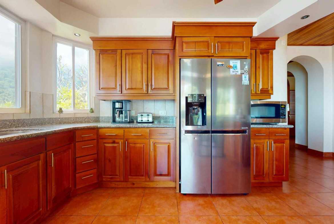 4-Bedroom Estate with Ocean & Mountain Views & Pool, photo 13 of 24