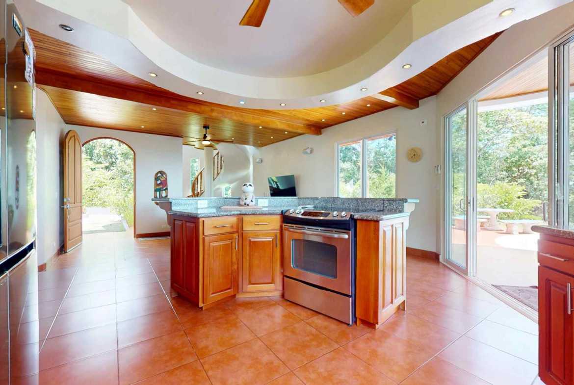 4-Bedroom Estate with Ocean & Mountain Views & Pool, photo 14 of 24