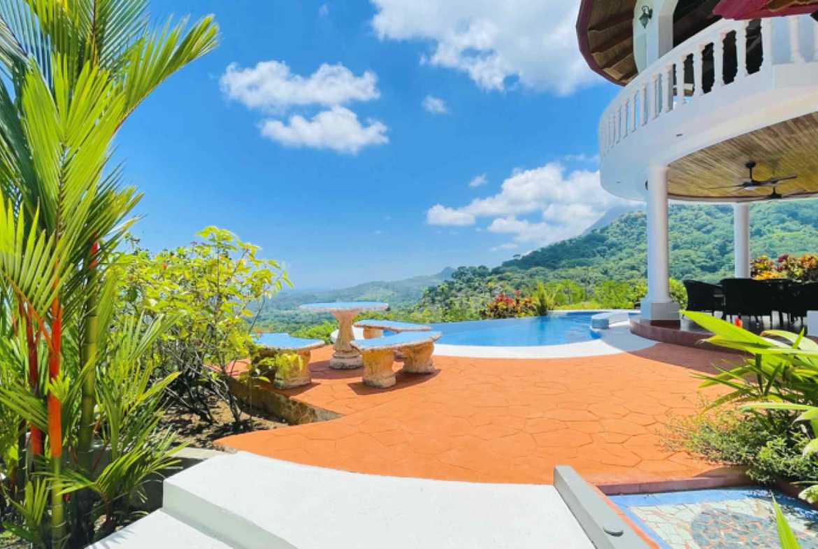 4-Bedroom Estate with Ocean & Mountain Views & Pool, photo 8 of 24