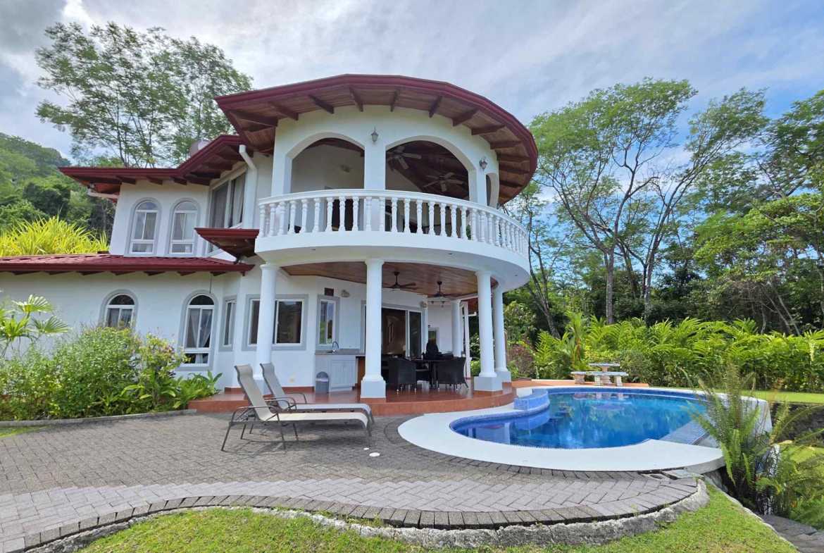 4-Bedroom Estate with Ocean & Mountain Views & Pool, photo 6 of 24
