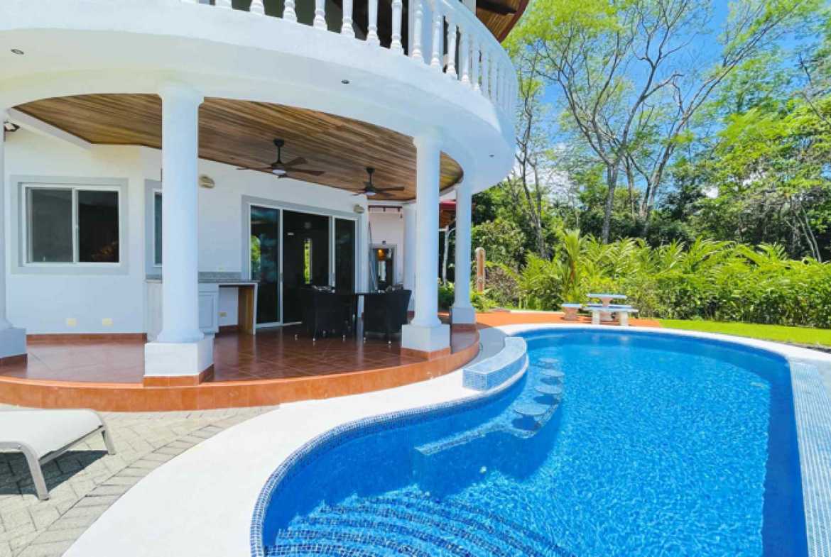 4-Bedroom Estate with Ocean & Mountain Views & Pool, photo 7 of 24