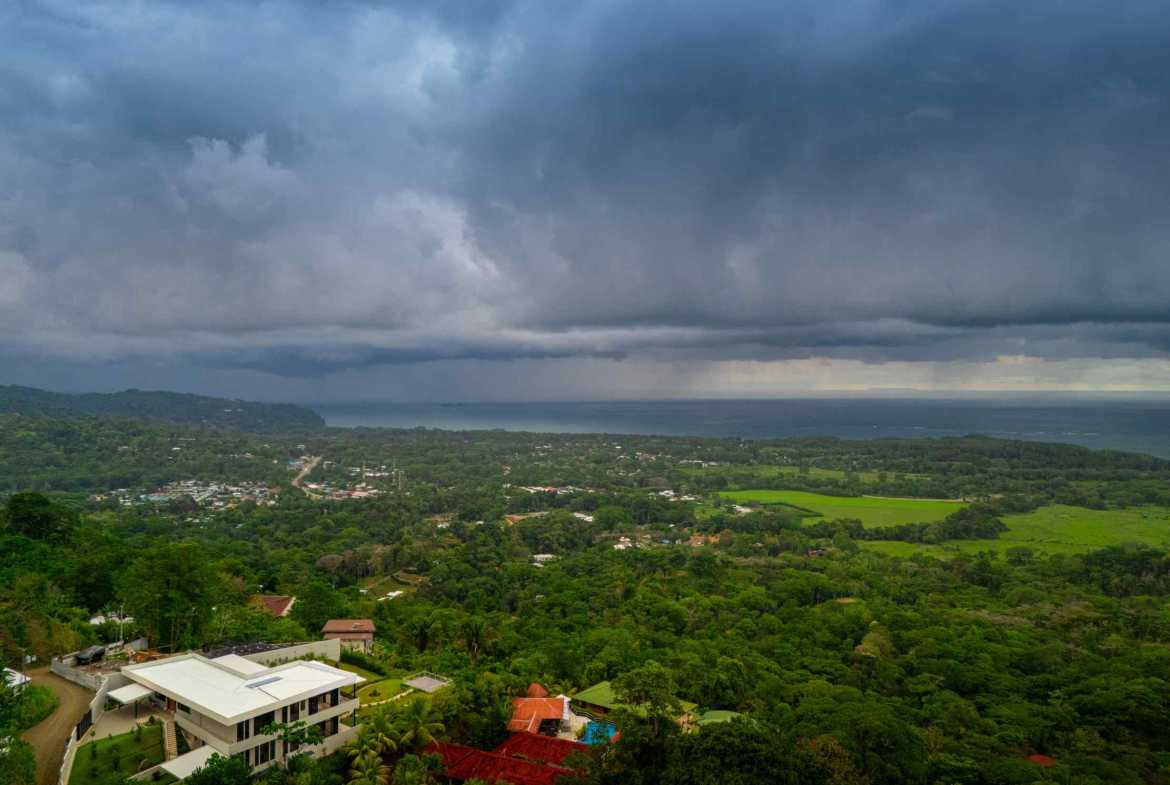 Luxury 4-Bedroom Estate with Infinity Pool & Ocean Views, photo 24 of 24