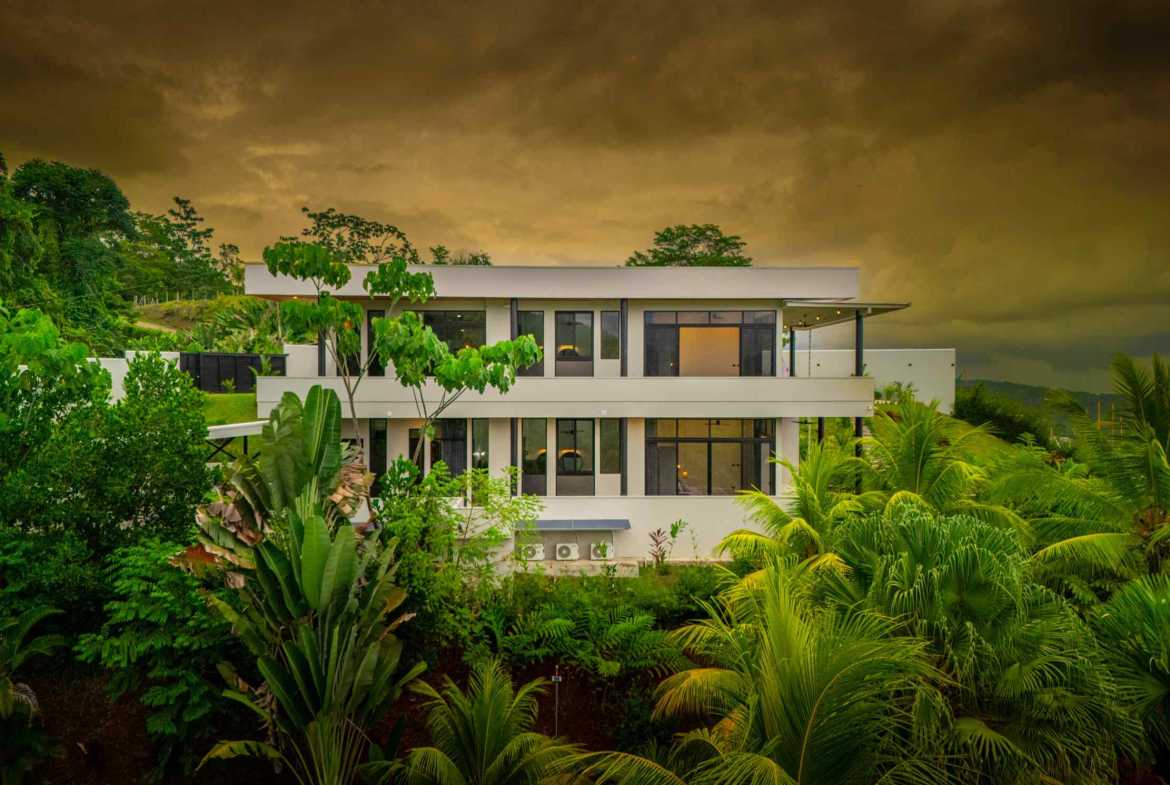 Luxury 4-Bedroom Estate with Infinity Pool & Ocean Views, photo 21 of 24