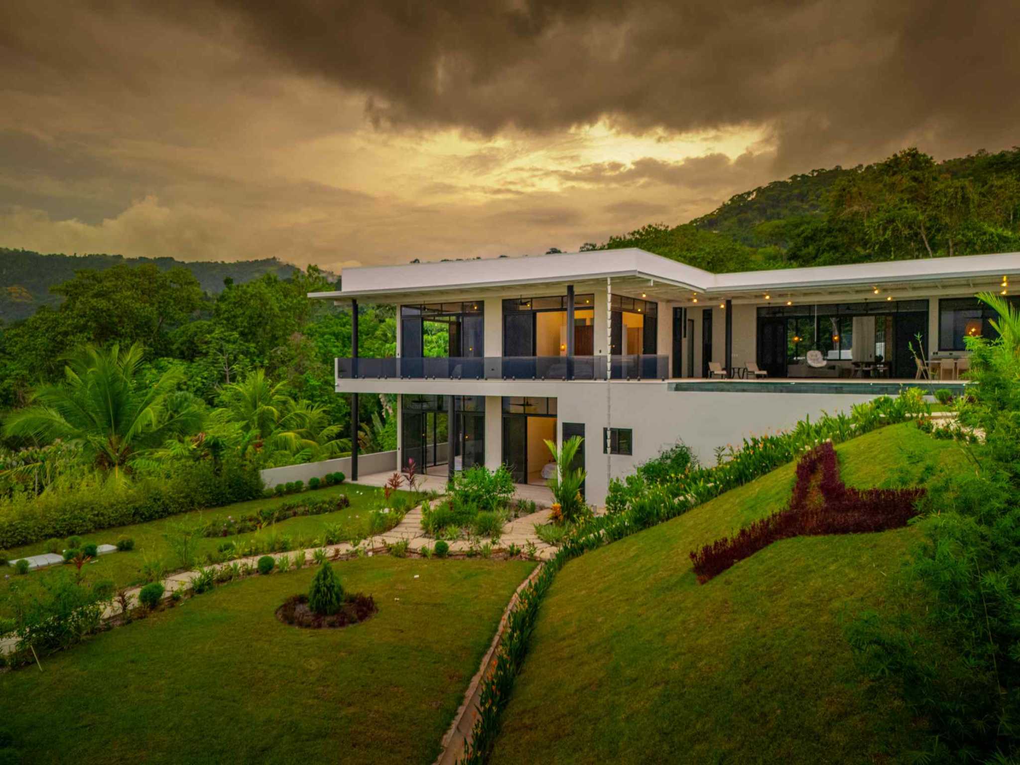 63000-19 Luxury 4-Bedroom Estate with Infinity Pool & Ocean Views in Uvita Costa Rica