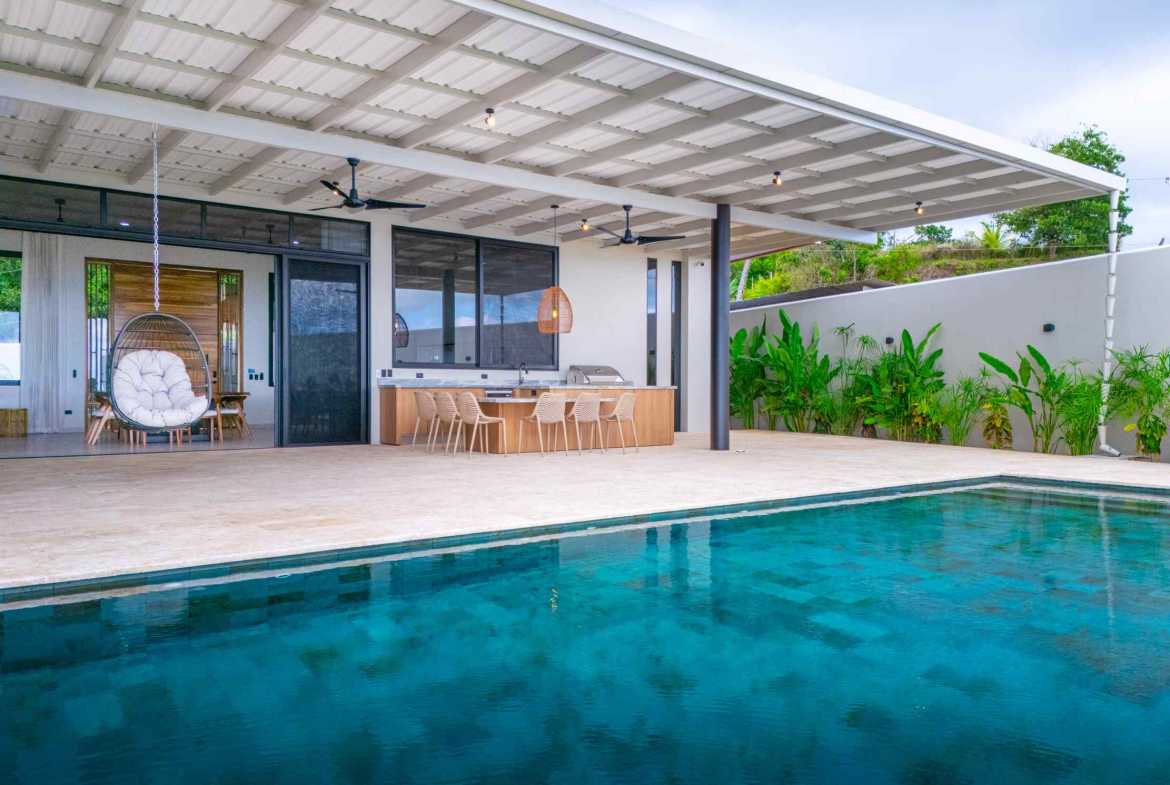 Luxury 4-Bedroom Estate with Infinity Pool & Ocean Views, photo 15 of 24