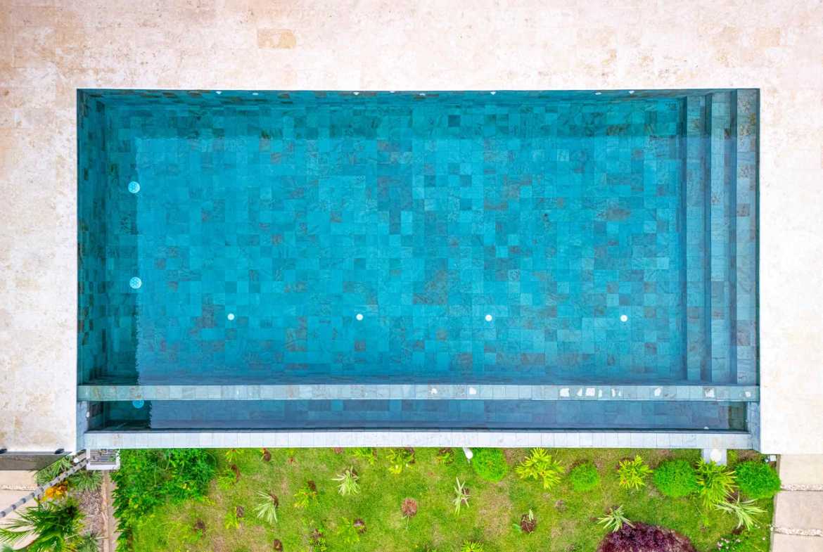 Luxury 4-Bedroom Estate with Infinity Pool & Ocean Views, photo 14 of 24
