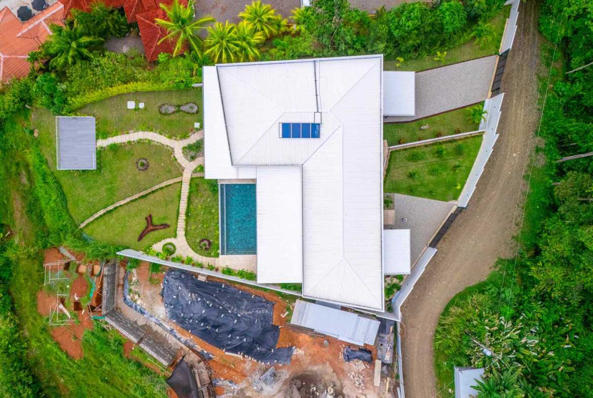 Luxury 4-Bedroom Estate with Infinity Pool & Ocean Views, photo 13 of 24