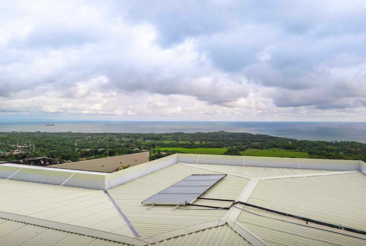 Luxury 4-Bedroom Estate with Infinity Pool & Ocean Views, photo 11 of 24