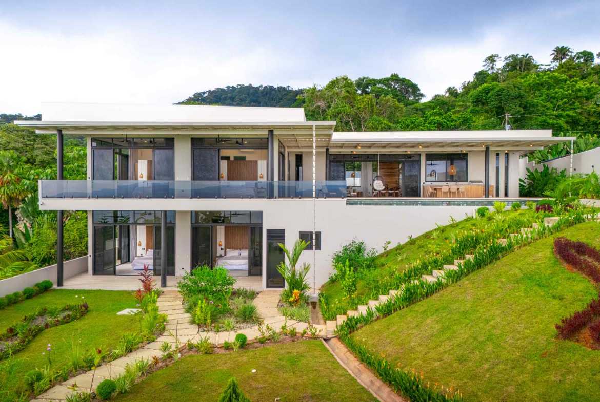 Luxury 4-Bedroom Estate with Infinity Pool & Ocean Views in Uvita Costa Rica