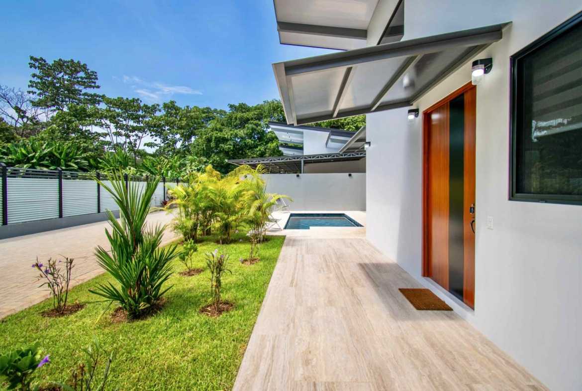 Modern 3-Bedroom Home with Pool & Walk-to-Beach Location, photo 19 of 24