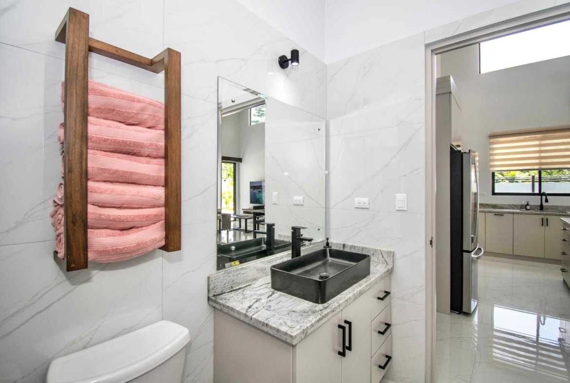 Modern 3-Bedroom Home with Pool & Walk-to-Beach Location, photo 17 of 24