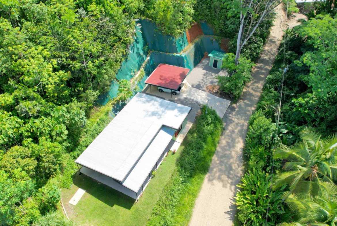 Strategic 3-Bedroom Home with Commercial Potential on 0.96-Acre Lot, photo 4 of 24