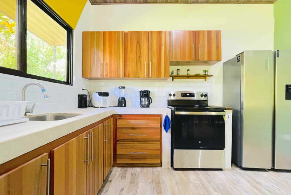 Strategic 3-Bedroom Home with Commercial Potential on 0.96-Acre Lot, photo 11 of 24
