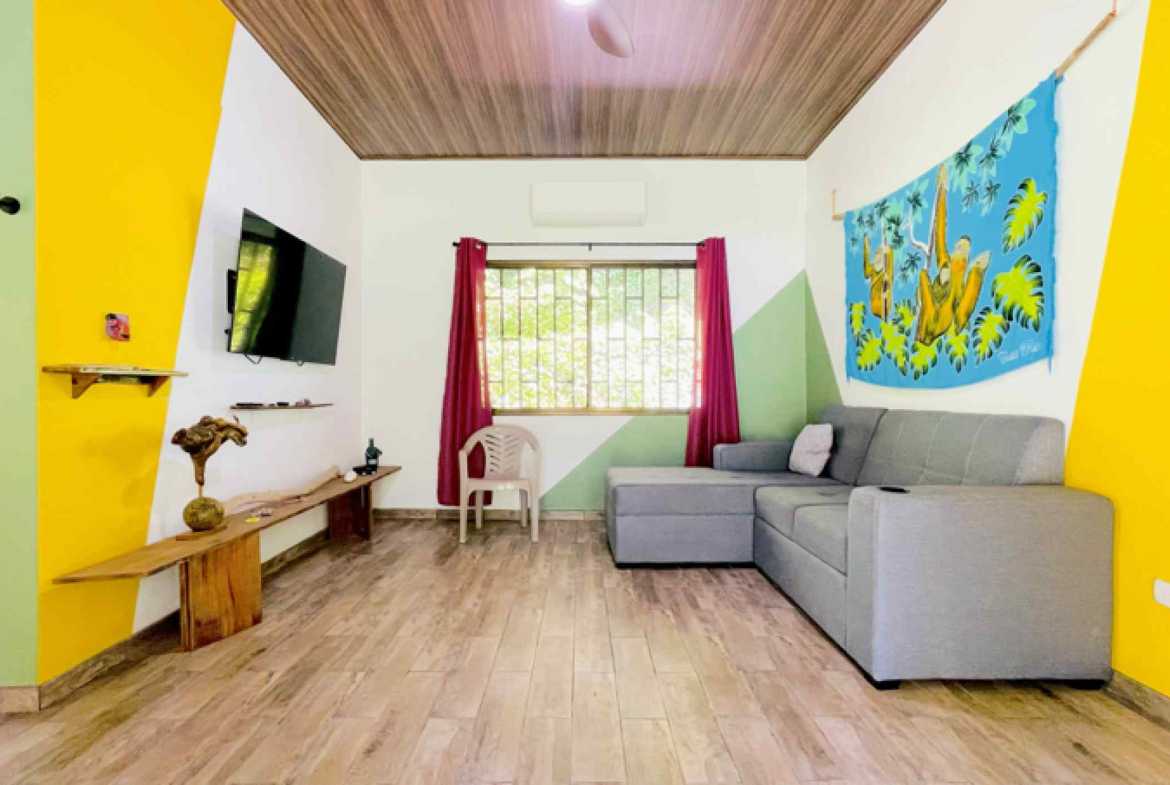 Strategic 3-Bedroom Home with Commercial Potential on 0.96-Acre Lot, photo 8 of 24