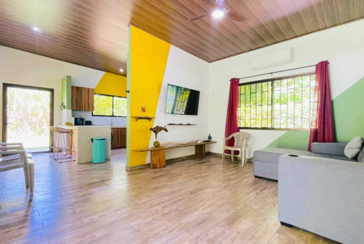 Strategic 3-Bedroom Home with Commercial Potential on 0.96-Acre Lot, photo 2 of 24