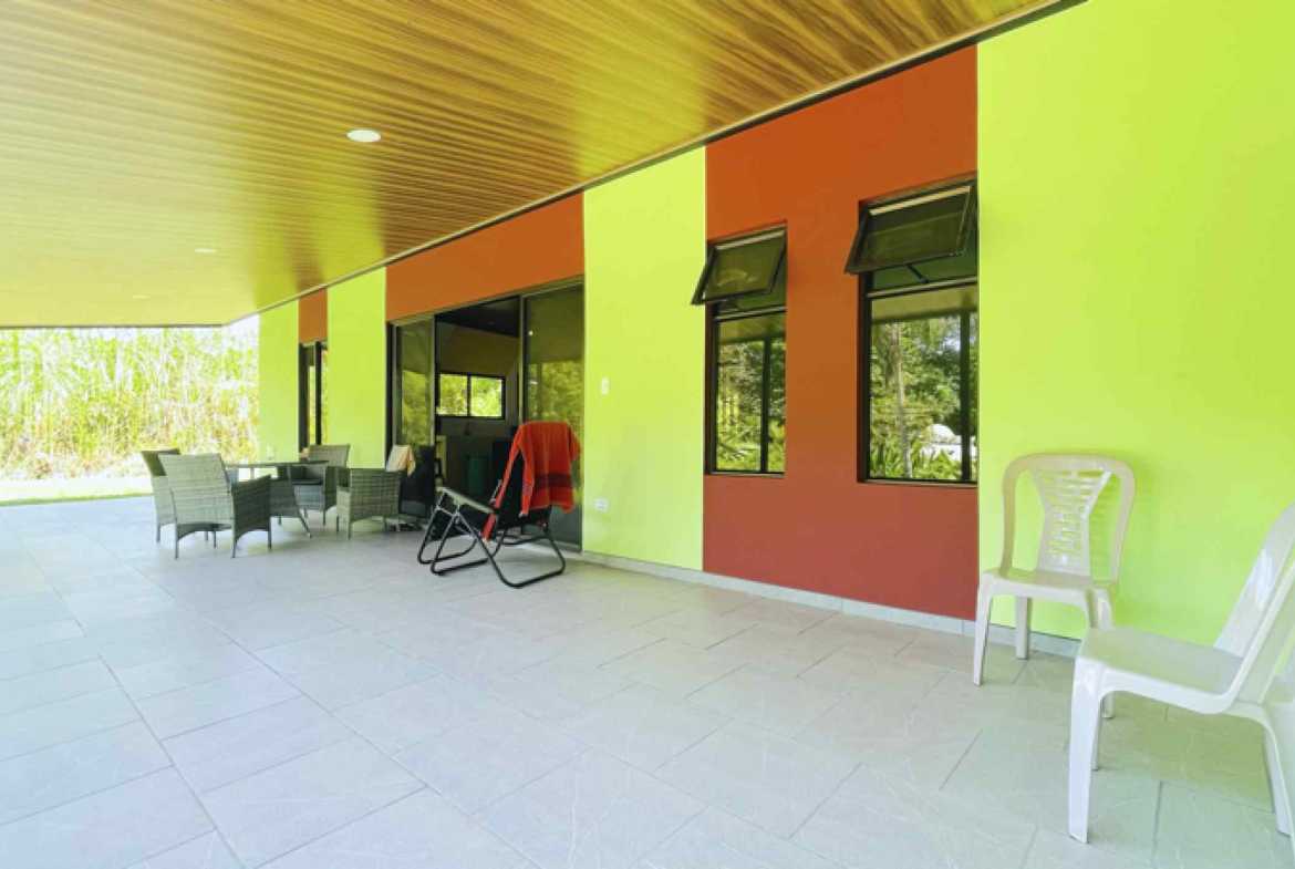Strategic 3-Bedroom Home with Commercial Potential on 0.96-Acre Lot, photo 7 of 24