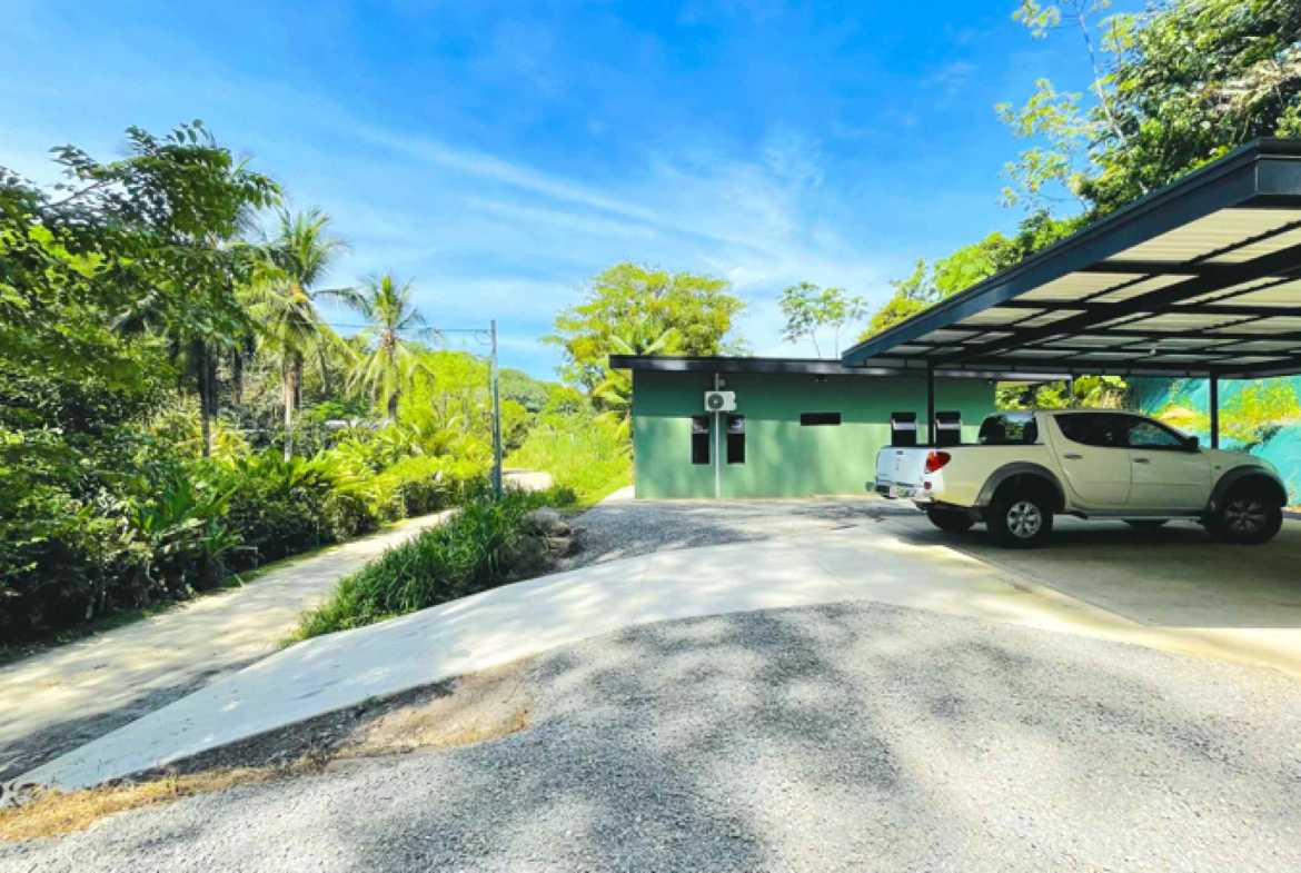 Strategic 3-Bedroom Home with Commercial Potential on 0.96-Acre Lot, photo 3 of 24