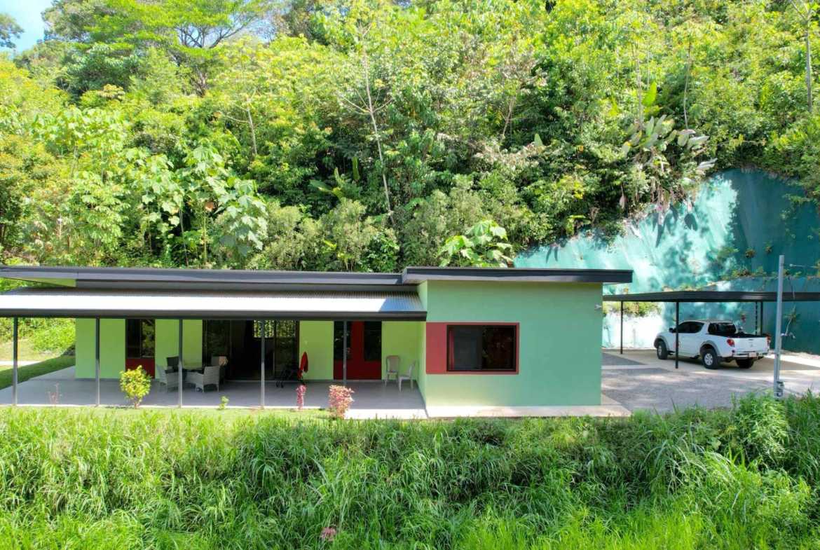 Strategic 3-Bedroom Home with Commercial Potential on 0.96-Acre Lot, photo 5 of 24