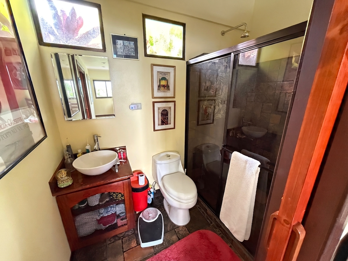 Ocean-View Home guesthouse bathroom with shower in Toucan Valley/Osa Mountain Village, Costa Rica