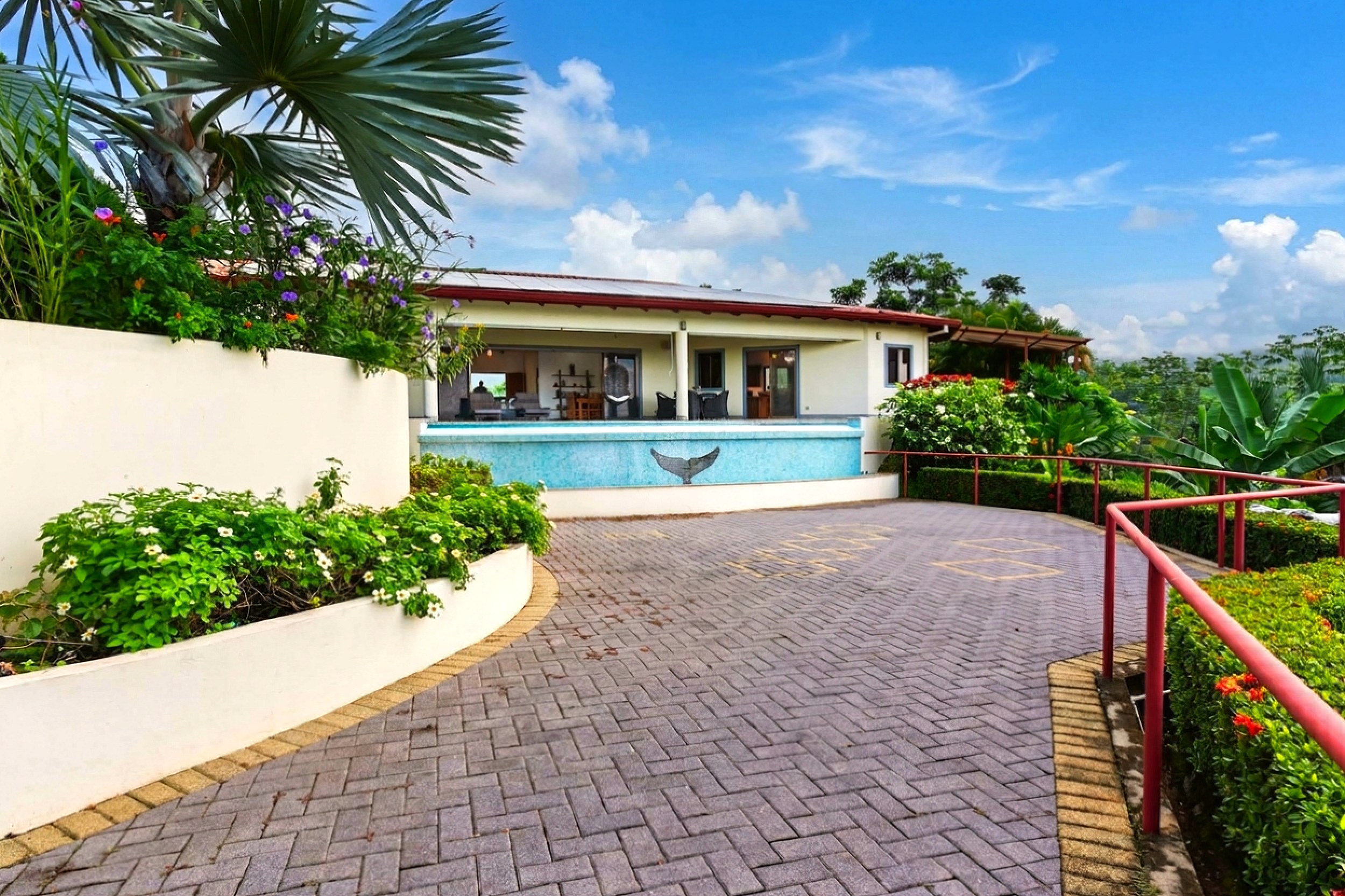Luxurious Home paved patio and pool in Chontales, Costa Rica