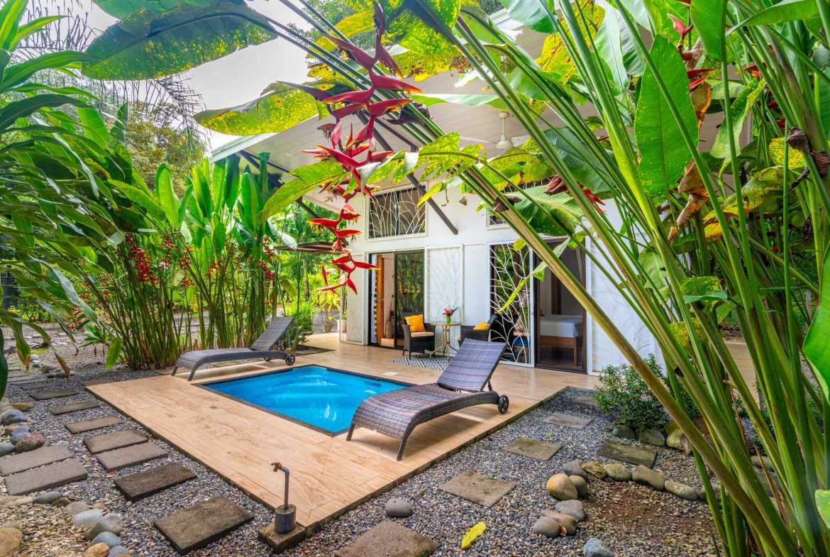 Charming 1-Bedroom Modern Casita with Saltwater Pool & Jungle Views in Ojochal Costa Rica