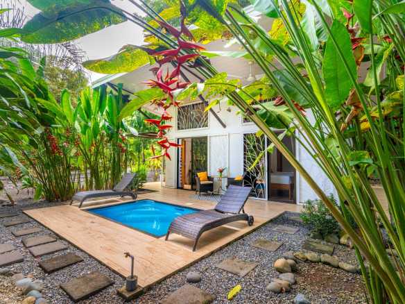 Charming 1-Bedroom Modern Casita with Saltwater Pool & Jungle Views in Ojochal Costa Rica