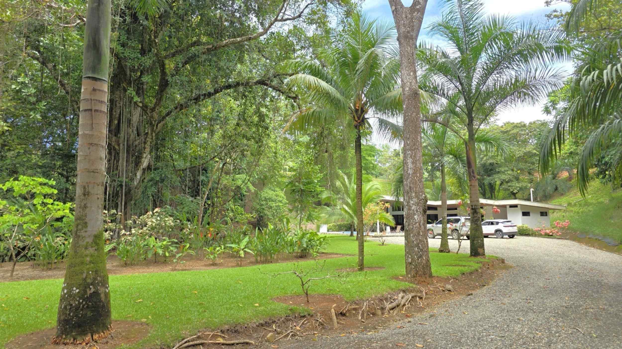 Refreshing 3-Bedroom Riverfront Retreat with Private Pool & Lush Gardens in Ojochal Costa Rica