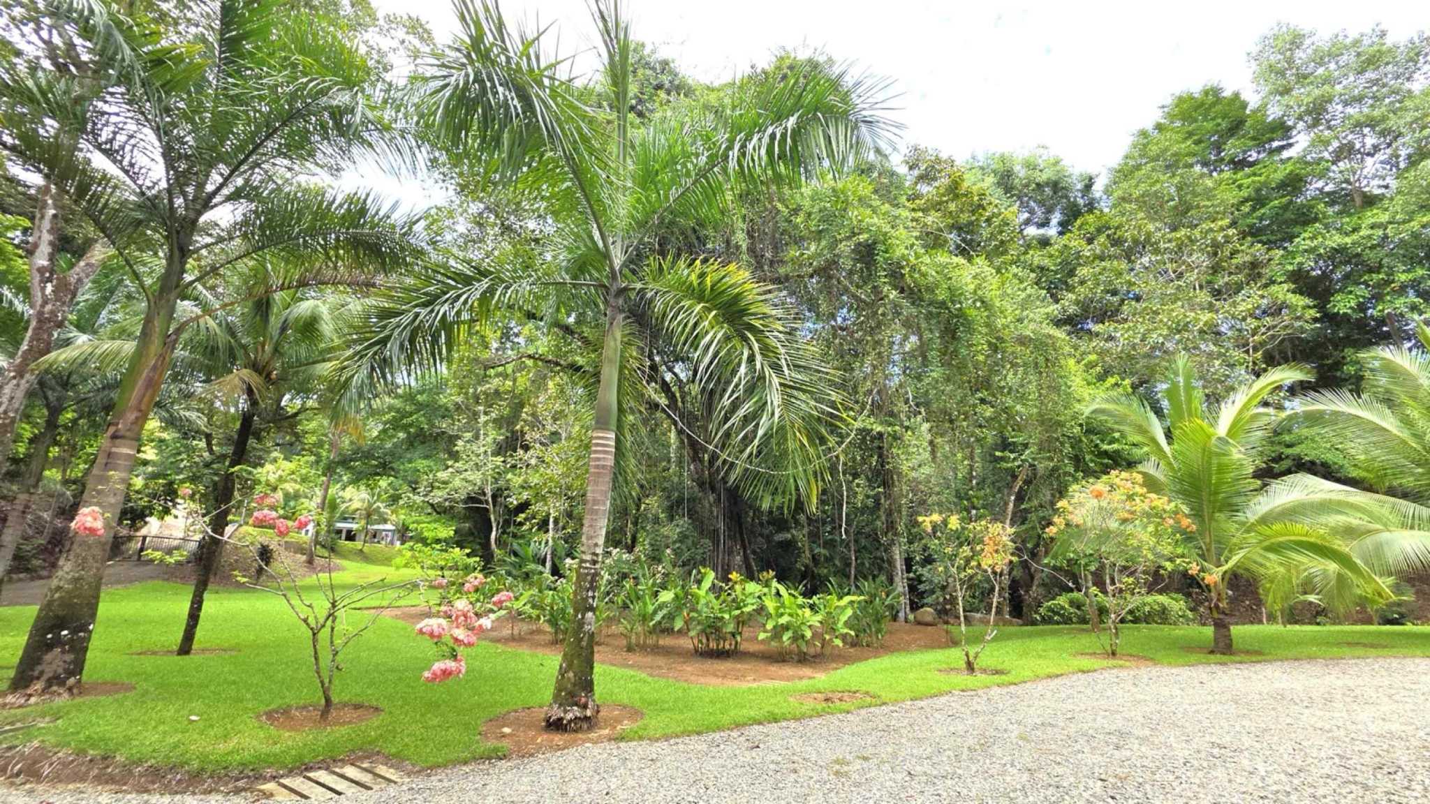 71986-3 Refreshing 3-Bedroom Riverfront Retreat with Private Pool & Lush Gardens in Ojochal Costa Rica