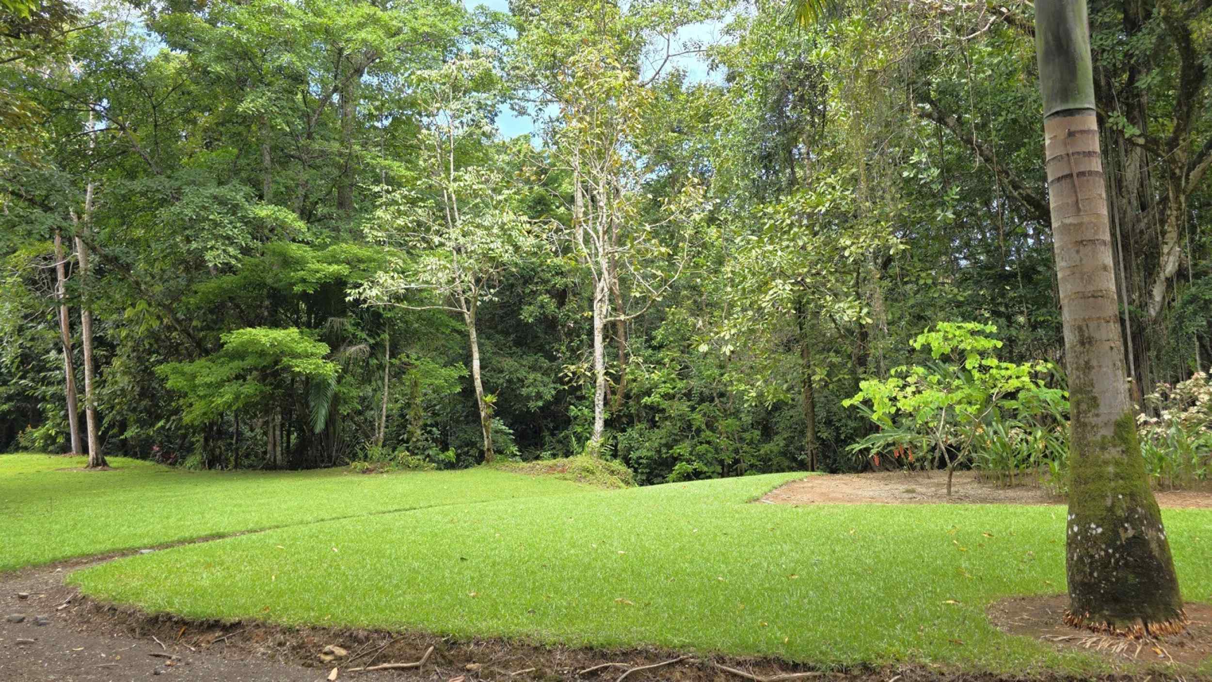 Refreshing 3-Bedroom Riverfront Retreat with Private Pool & Lush Gardens in Ojochal Costa Rica