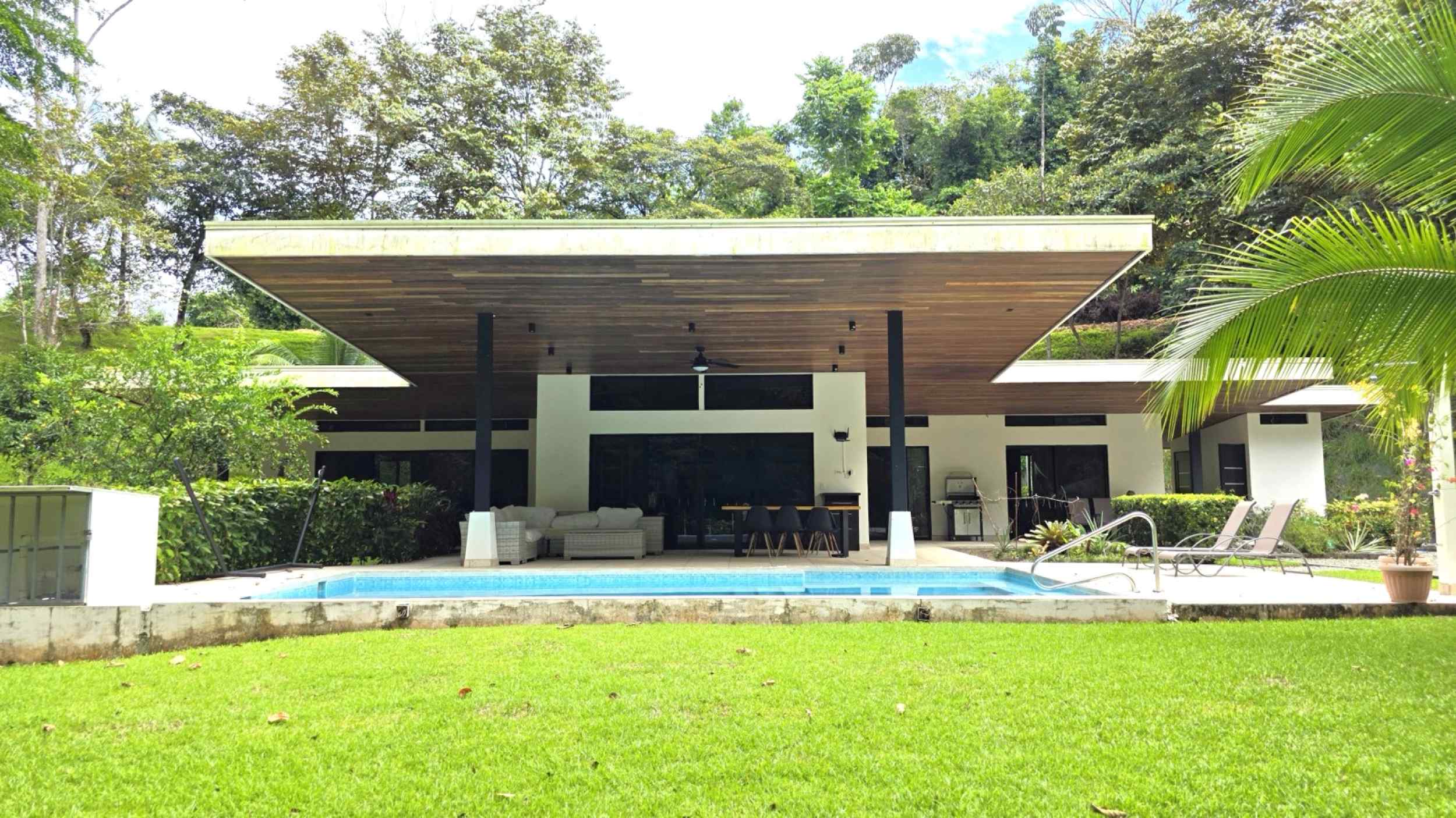 Refreshing 3-Bedroom Riverfront Retreat with Private Pool & Lush Gardens in Ojochal Costa Rica