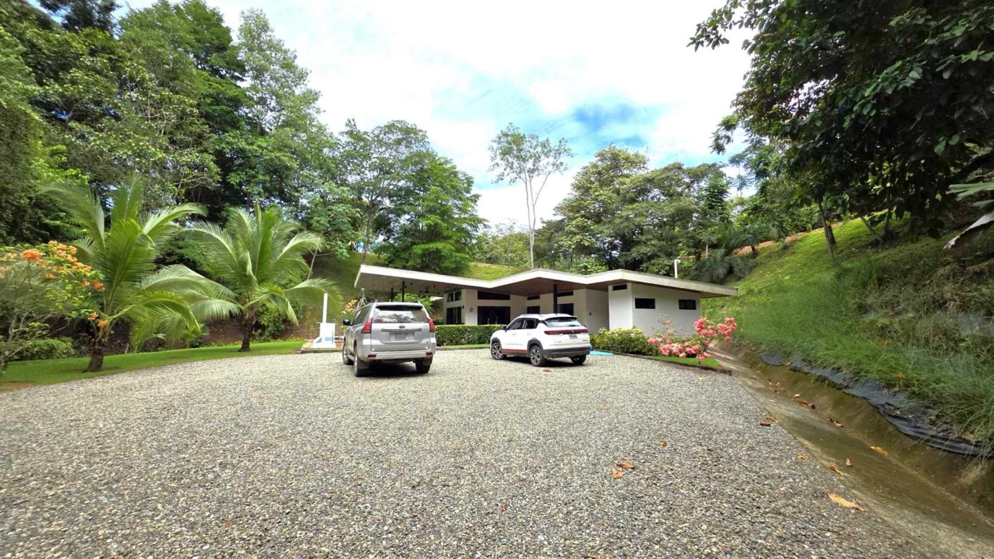 71986-26 Refreshing 3-Bedroom Riverfront Retreat with Private Pool & Lush Gardens in Ojochal Costa Rica