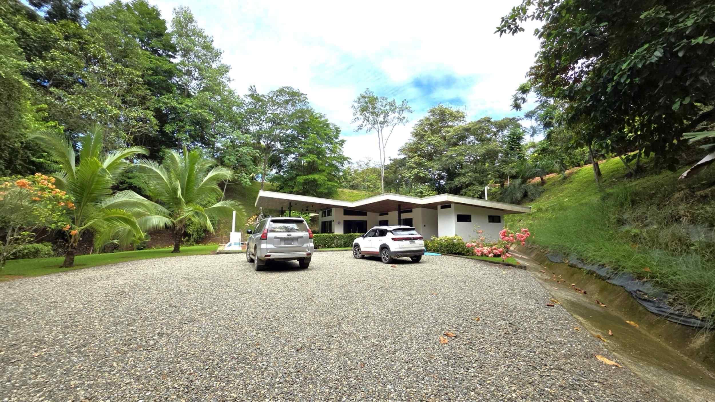 Refreshing 3-Bedroom Riverfront Retreat with Private Pool & Lush Gardens in Ojochal Costa Rica