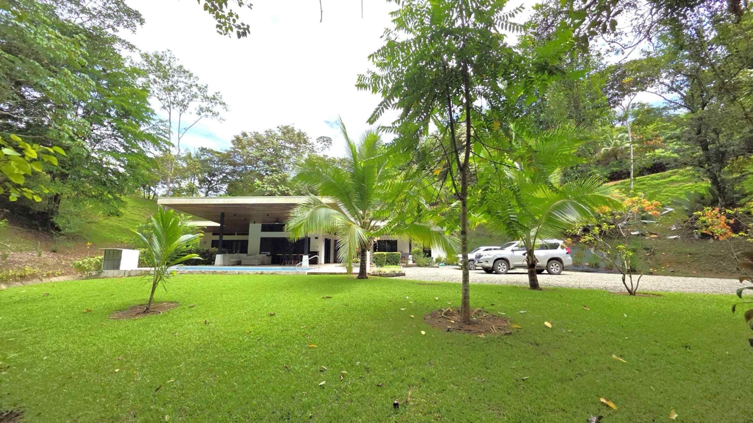 Refreshing 3-Bedroom Riverfront Retreat with Private Pool & Lush Gardens in Ojochal Costa Rica
