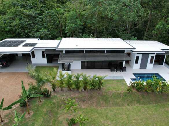 Stunning 2-Bedroom House with Heated Saltwater Pool & Solar Backup in Ojochal Costa Rica