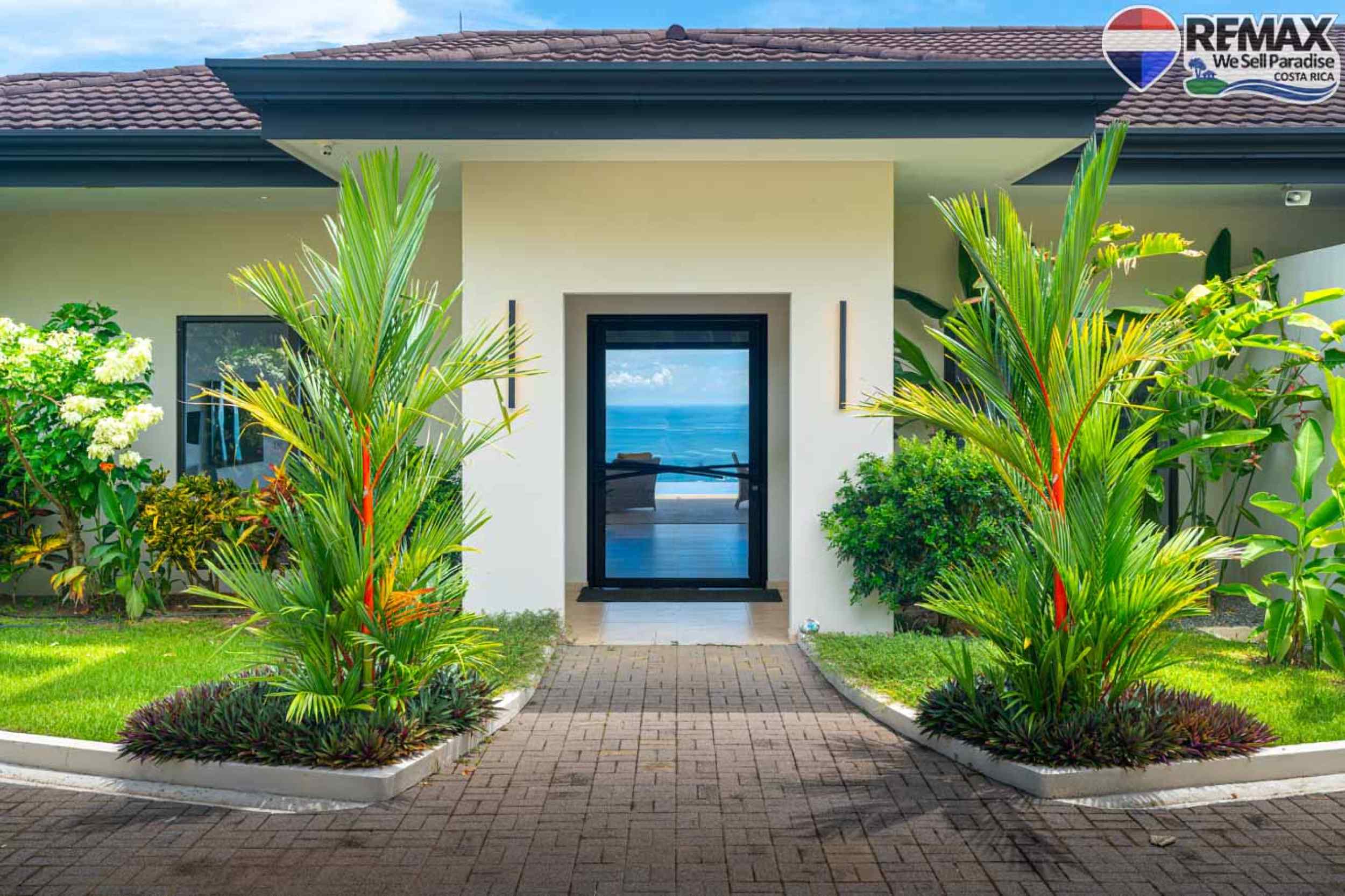 Stunning 3-Bedroom Luxury Home with Panoramic Ocean Views & Infinity Pool in Ojochal Costa Rica