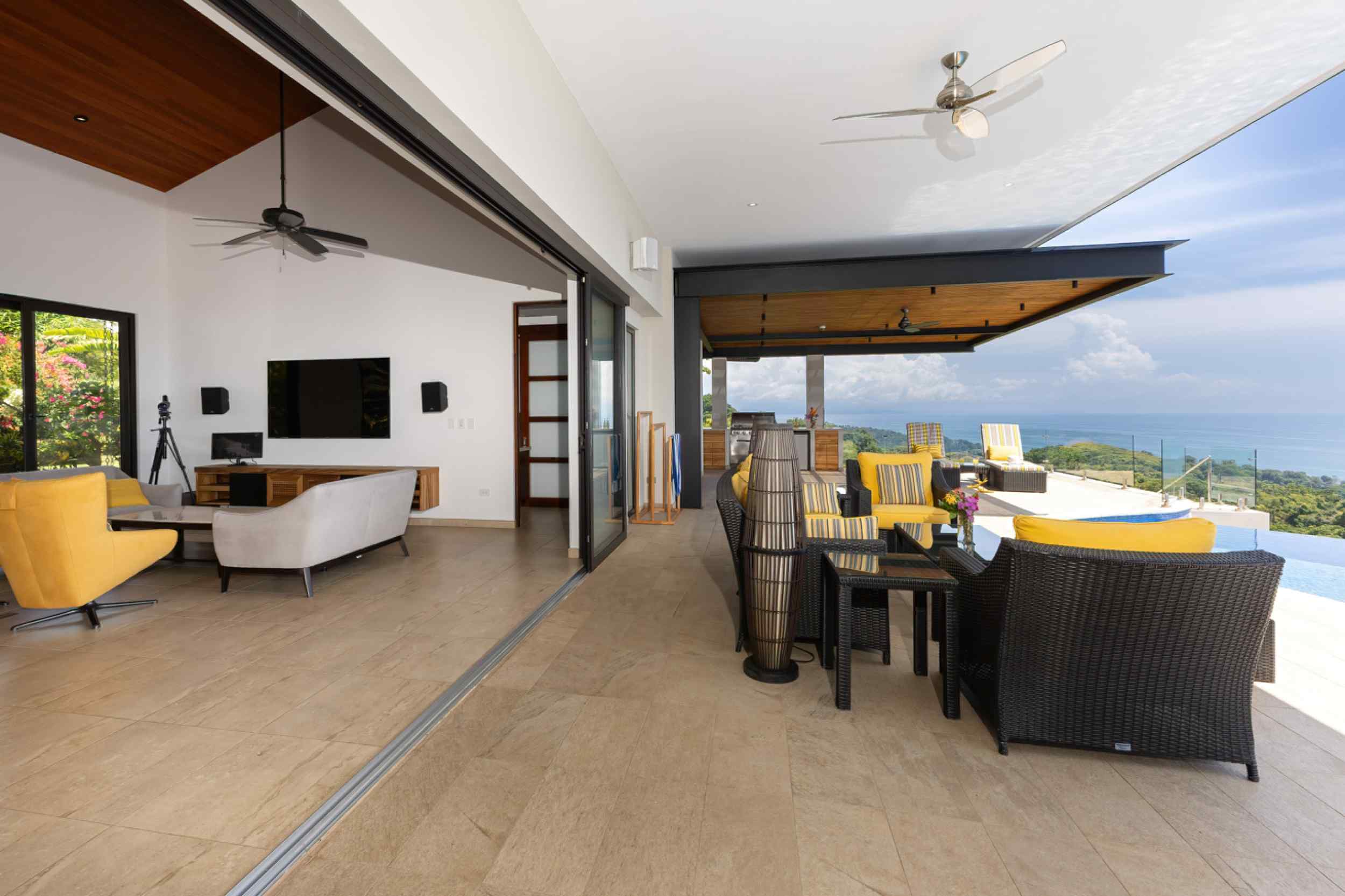 Stunning 3-Bedroom Luxury Home with Panoramic Ocean Views & Infinity Pool in Ojochal Costa Rica