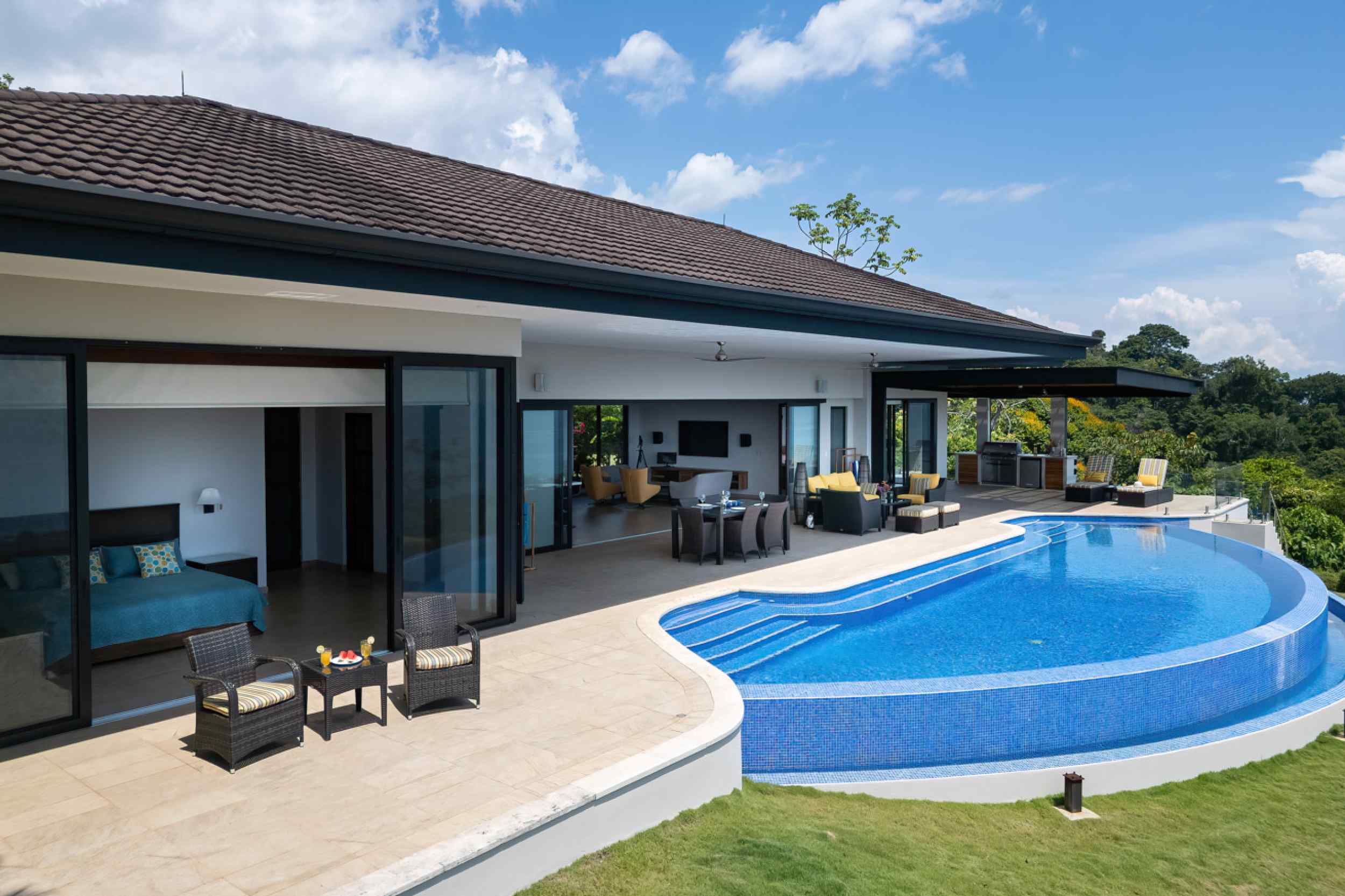 Stunning 3-Bedroom Luxury Home with Panoramic Ocean Views & Infinity Pool in Ojochal Costa Rica